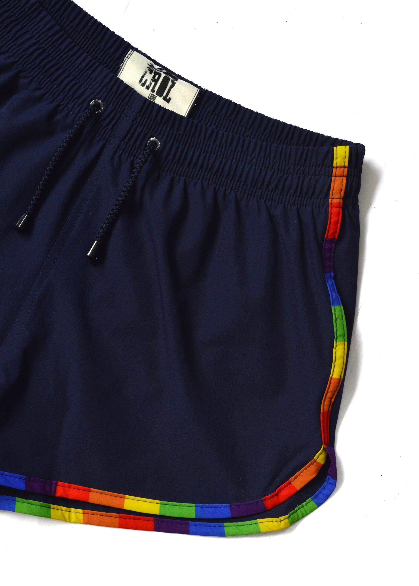 Pantaloneta playera curva azul oscuro con sesgo pride