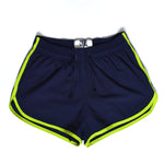 Pantaloneta playera curva azul oscuro con sesgo verde